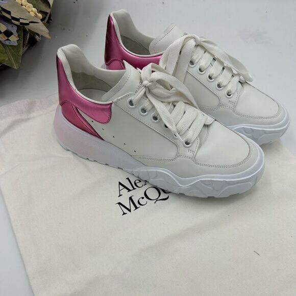 Women’s Alexander McQueen low top metallic sneaker size 38 made in Italy - Picture 1 of 13